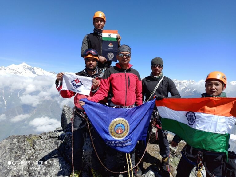 गंगोत्री रेंज के इस दुर्गम हिम शिखर पर पहली बार कोई पर्वतारोही दल सफल आरोहण करने मे सफल रहा।