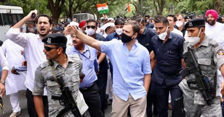 ईडी के समक्ष पेश हुए राहुल, कांग्रेस के नेताओं व कार्यकर्ताओं ने दिखाई ताकत