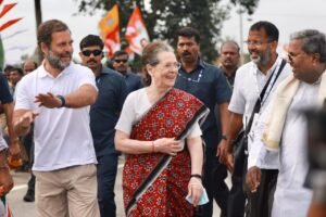 कांग्रेस की भारत जोड़ो यात्रा में शामिल हुईं सोनिया गांधी