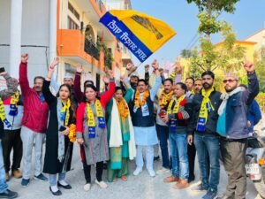 हरिद्वार: दिल्ली में जीत पर आप कार्यकर्ताओं ने मनाया जश्न
