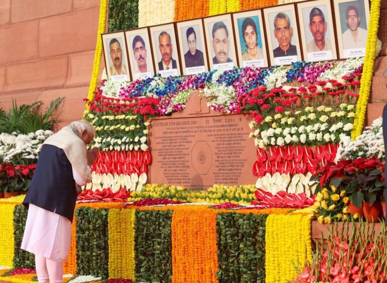 संसद हमले की 22वीं बरसी: पीएम मोदी, उपराष्ट्रपति धनखड़ समेत अनेक नेताओं ने दी श्रद्धांजलि